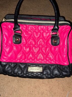 Luv Betsy Betsy Johnson Quilted Hot Pink and Black duffle Handbag NWOT  12x9x6